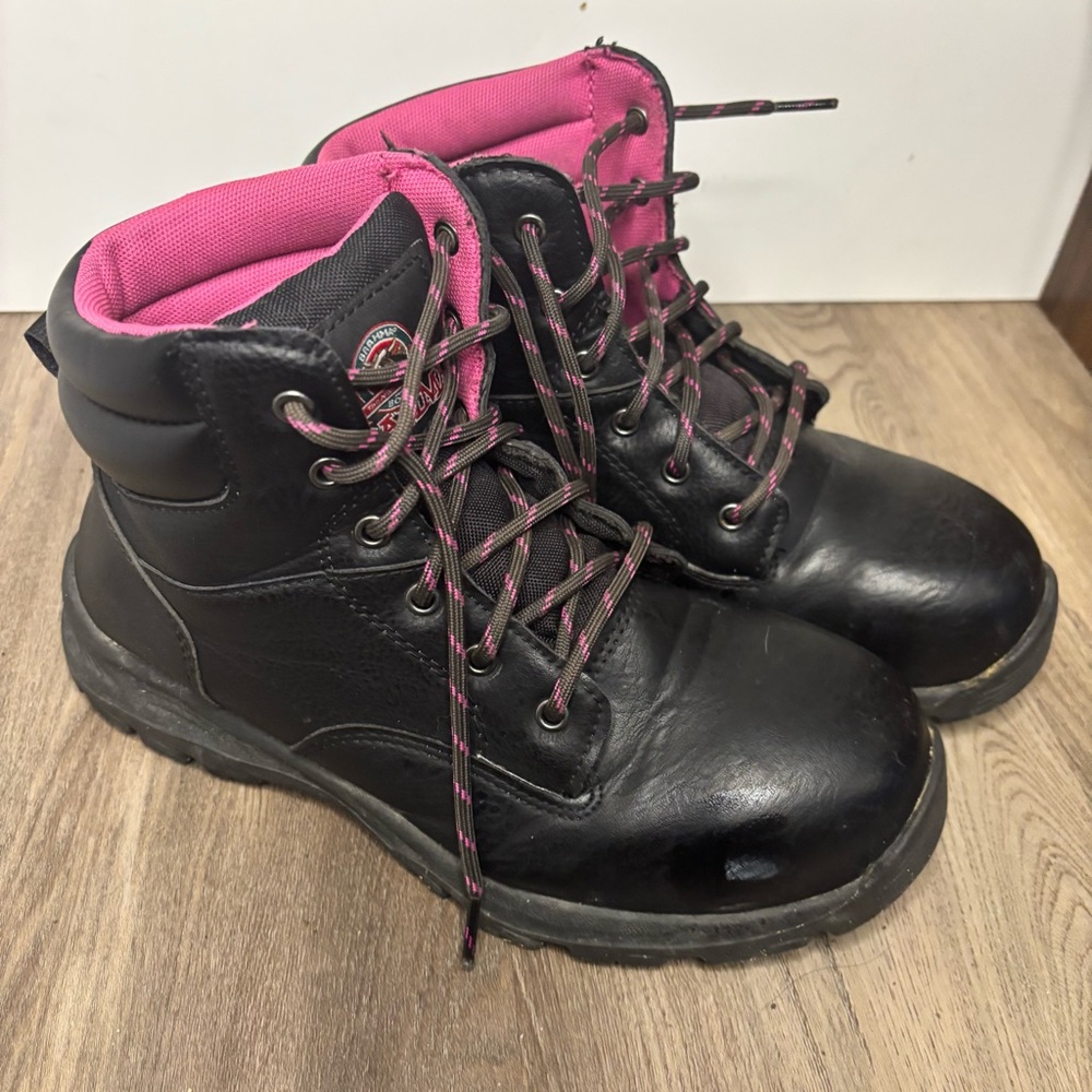 Size 7 1/2 Women’s Brahma’s Black and Pink Women's SUPER STURDY Slip Proof Boots